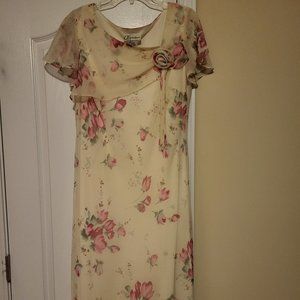 Multi-layered short sleeve floral dress